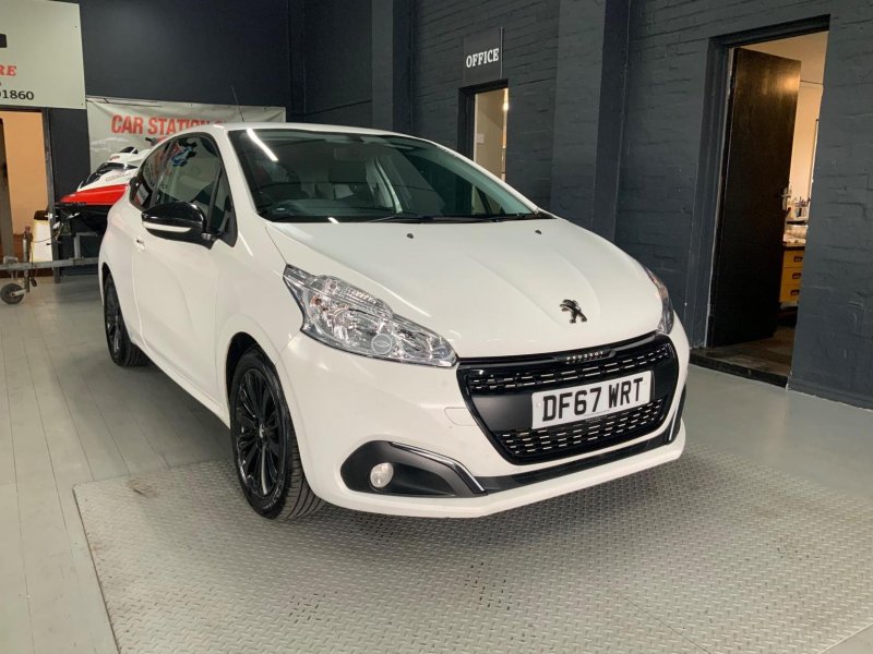 PEUGEOT 208 1.2 PureTech Black Edition Euro 6 3dr